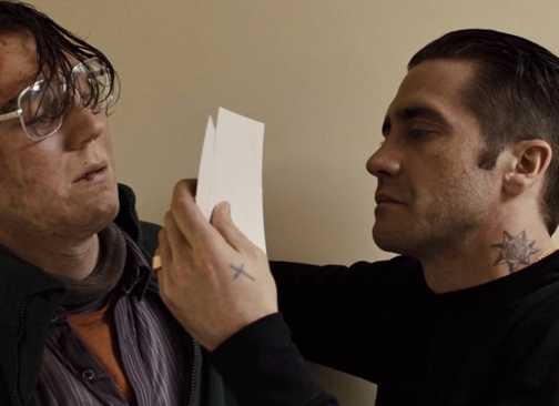 5 Film Pembunuh Berantai yang Jauh Lebih Mengerikan Ketimbang The Whisper Man di Netflix 19 Jake Gyllenhaal and Paul Dano in Prisoners