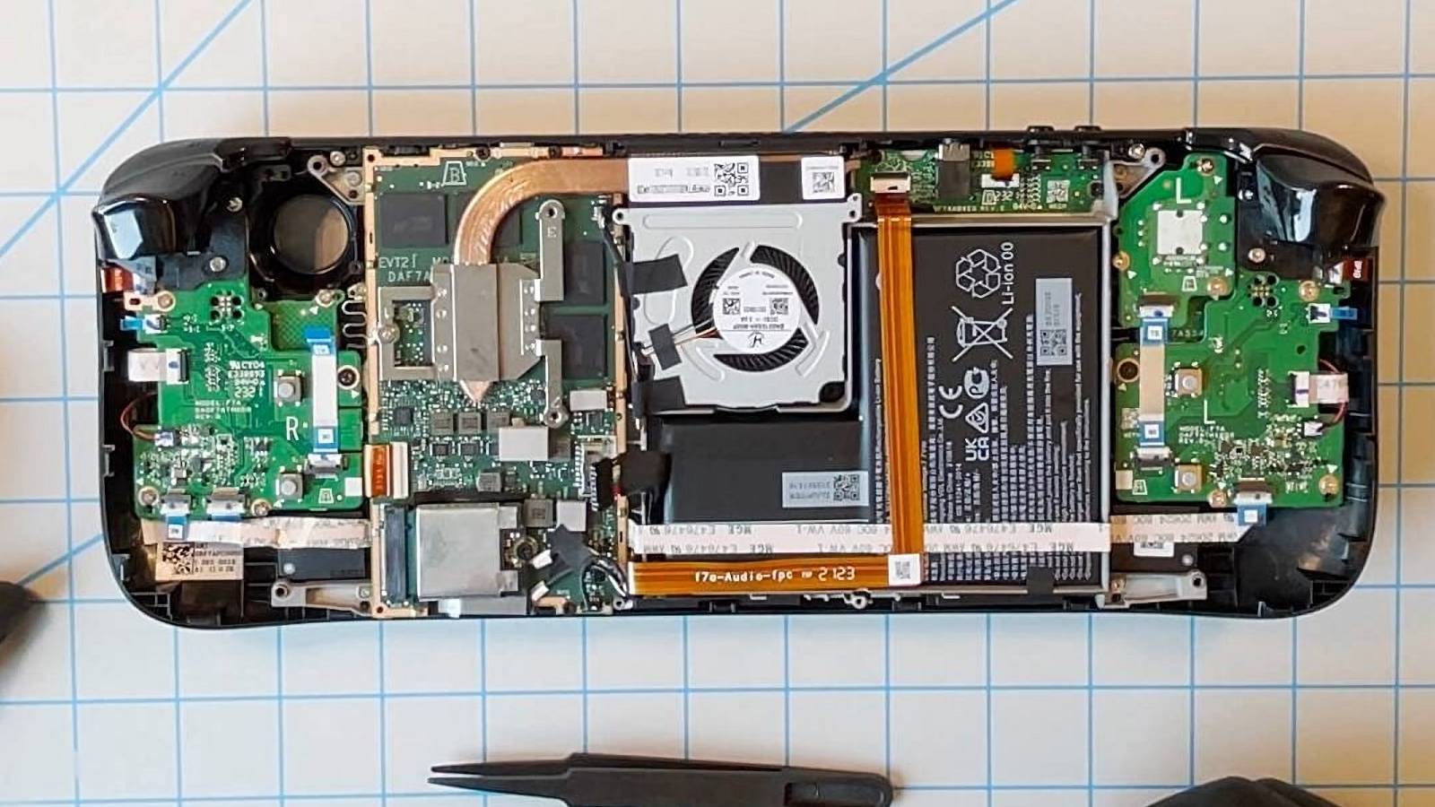 Steam-Deck-IFIXIT-Breakdown-Disassembly