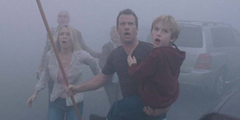 David Drayton, his son Billy, and other survivors in The Mist