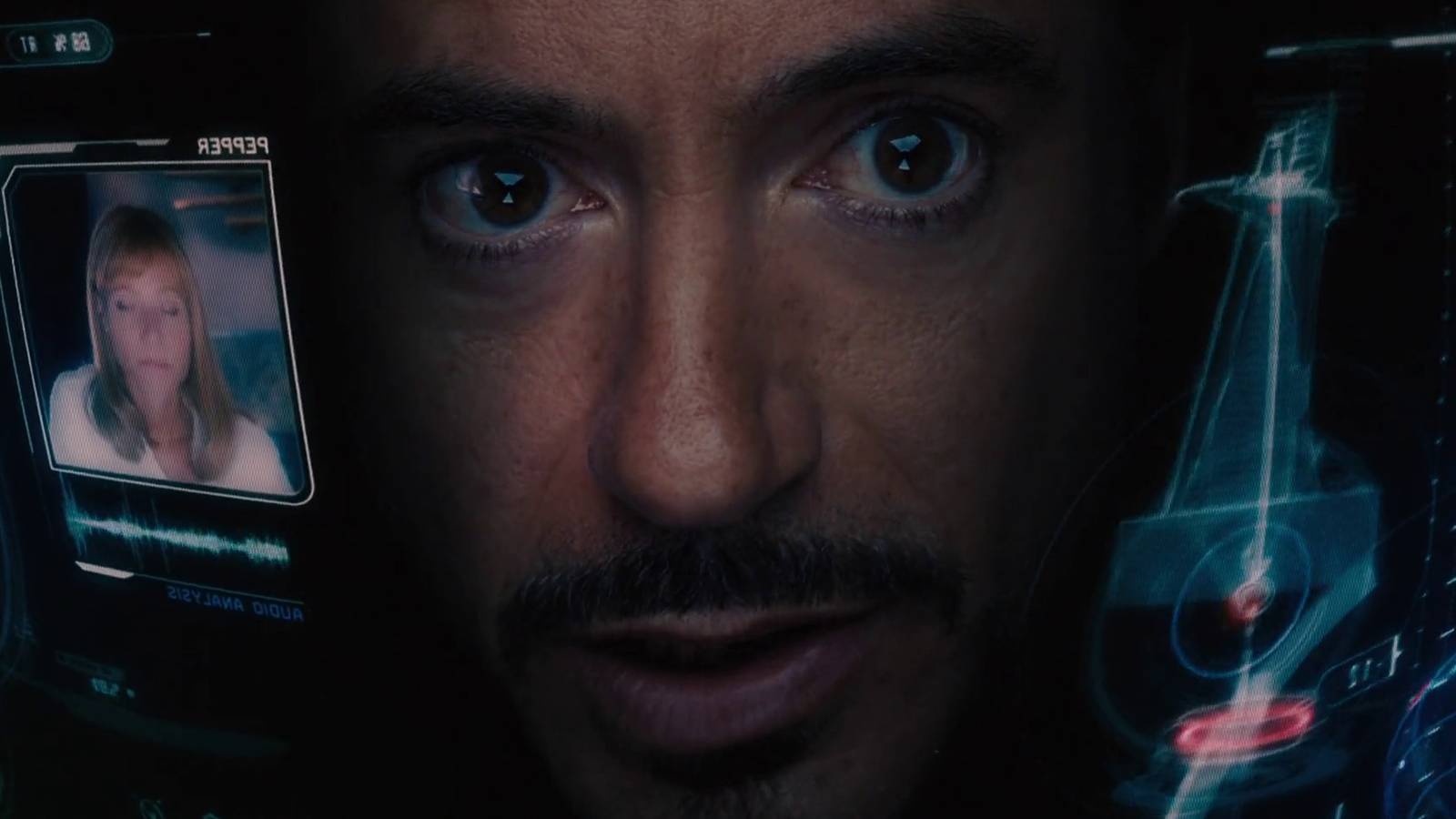 Tony_Stark_in_the_Iron_Man_armor