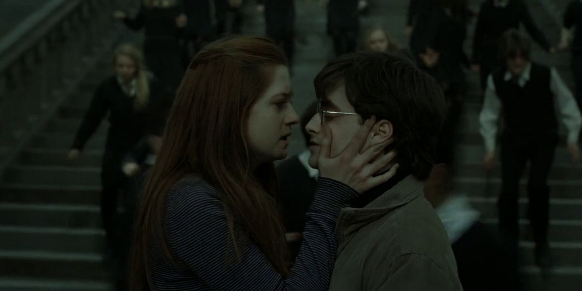 Ginny Weasley holding Harry Potter's face in Harry Potter and the Deathly Hallows Part 2