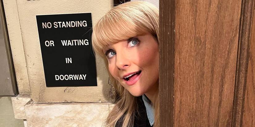 Abby_enters_the_courtroom_in_Night_Court