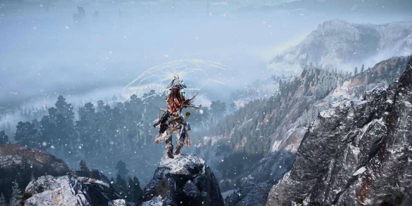 Aloy gliding sunwing off mountains in Horizon Forbidden West