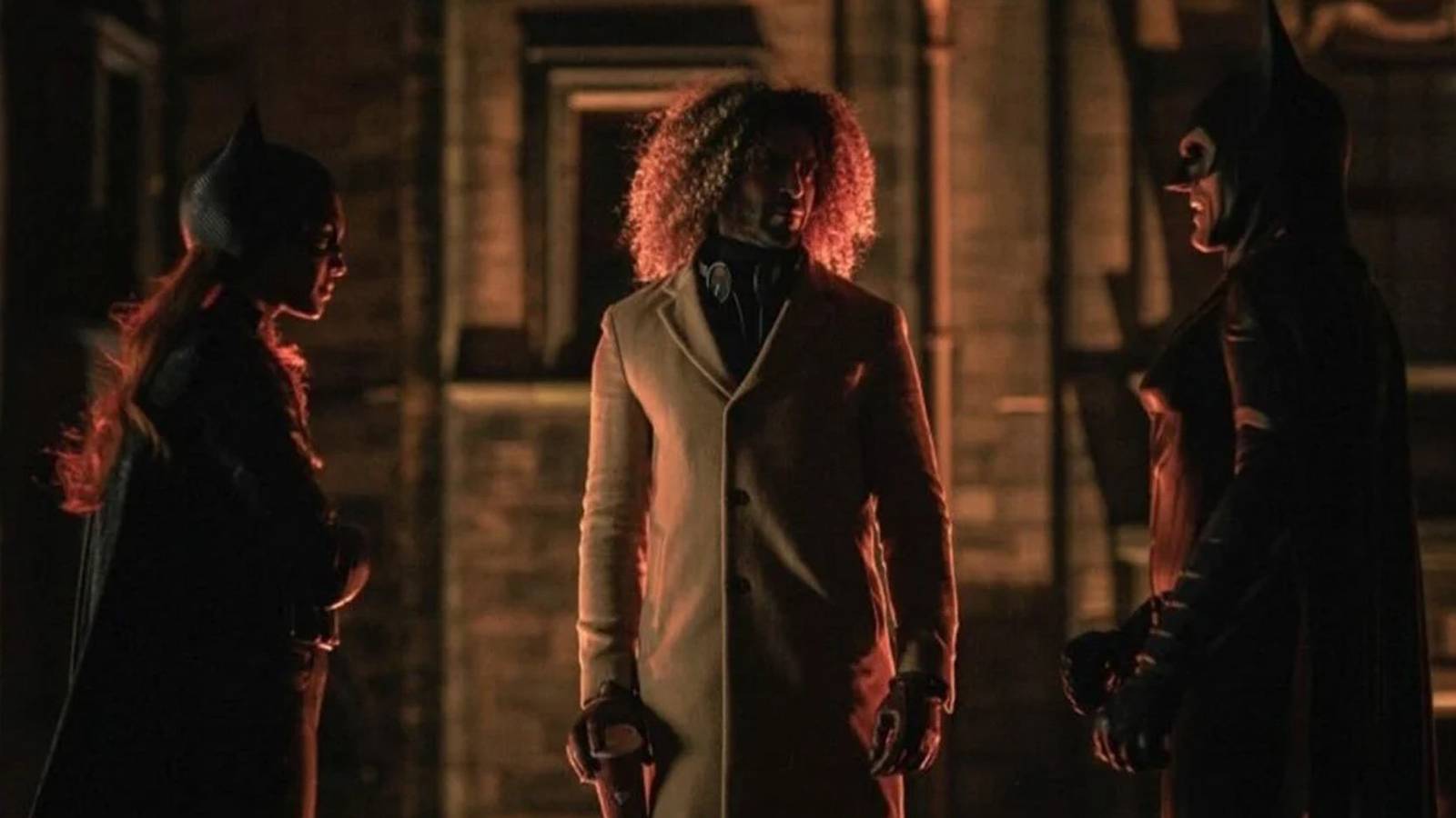 michael-keaton-batgirl-leslie-grace