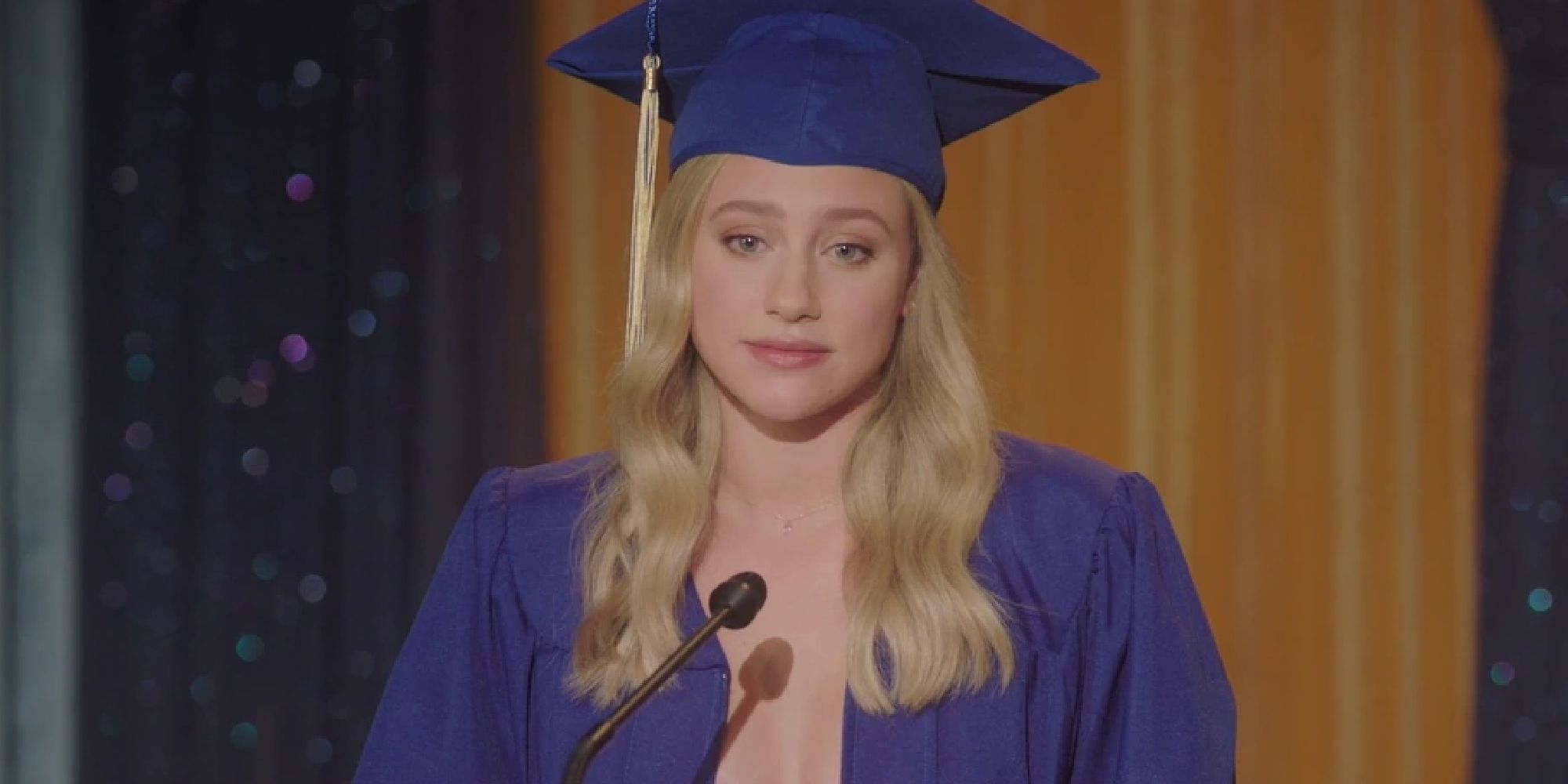 Betty making her valedictorian speech in season 5