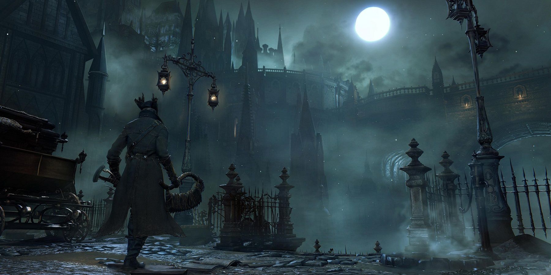Image de Bloodborne montrant le chasseur à Yharnam la nuit.