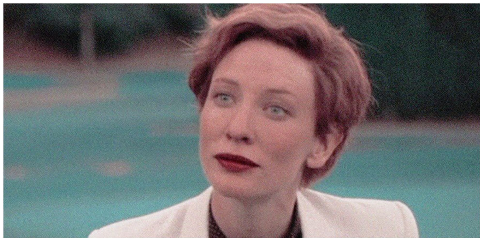 Cate Blanchett as Katherine Hepburn in The Aviator stood on a golf course