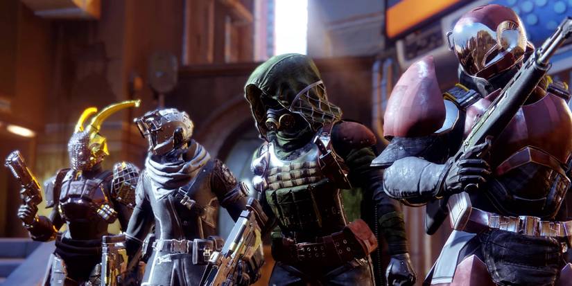 Four Guardians preparing to fight In the Crucible in Destiny 2