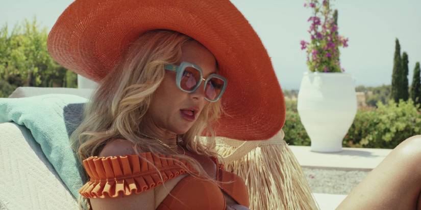 Kate Hudson as Birdie Jay in Glass Onion