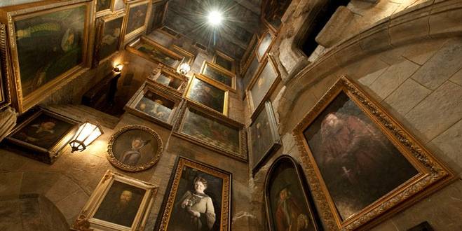 hogwarts-portraits-staircase 