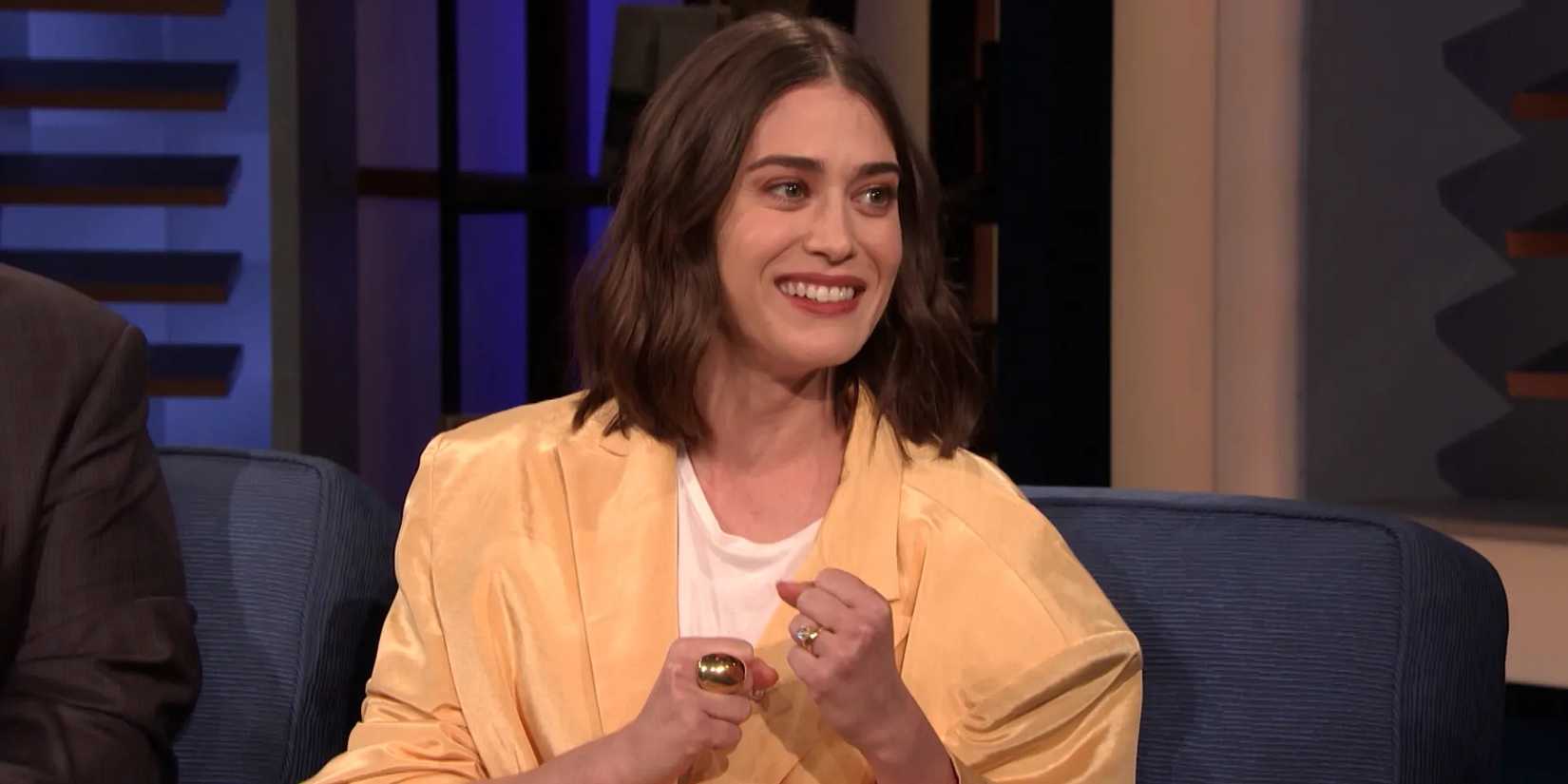 lizzy caplan Cropped