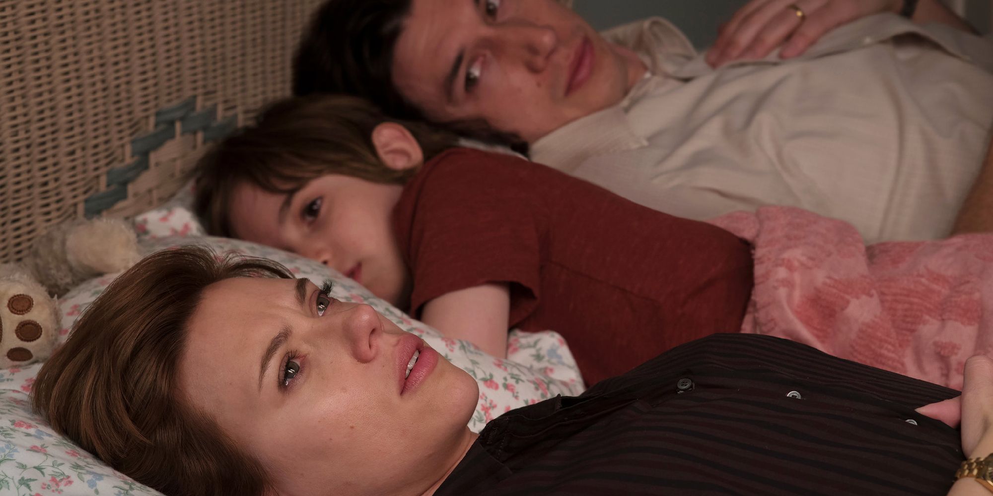 Scarlett Johansson, Azhy Robertson, and Adam Driver in bed together in Marriage Story