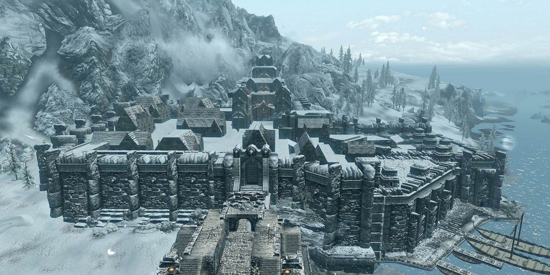 Capture d'écran de Skyrim montrant une vue grand angle de Windhelm.
