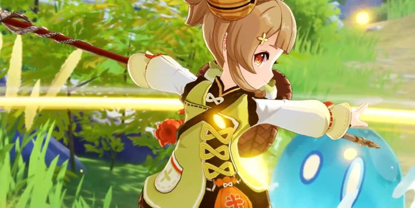 yaoyao hitting a slime in genshin impact