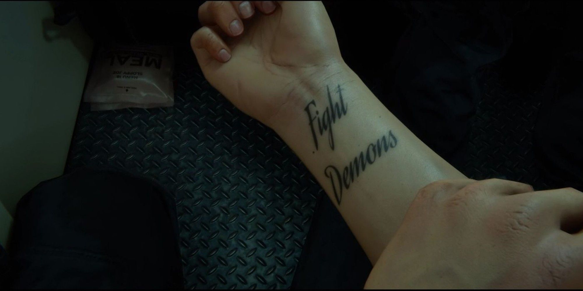the fight demons tattoo on the player in sons of the forest