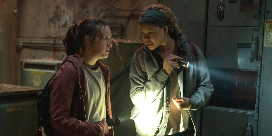 bella-ramsey-ellie-storm-reid-riley-mall-flashlights-the-last-of-us-left-behind-episode-7