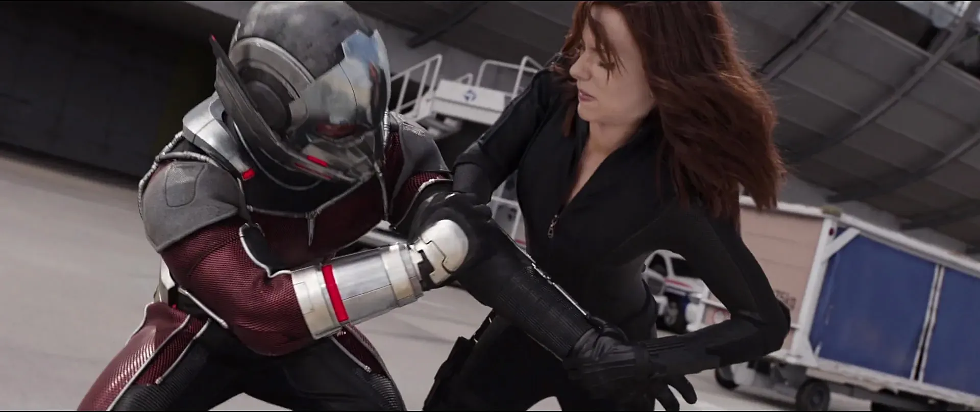 Ant-Man and Black Widow fighting each other in Avengers: Civil War