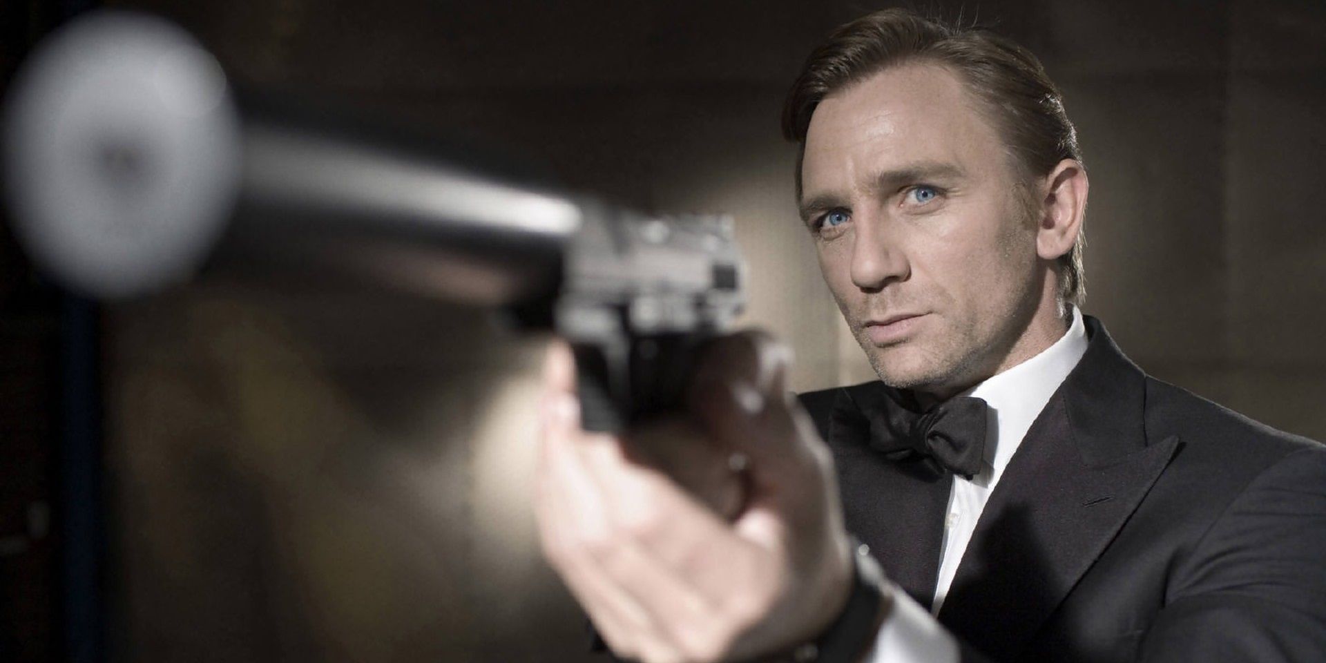 Daniel_Craig_in_a_tuxedo_as_James_Bond