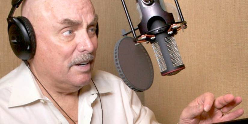 Don_LaFontaine_in_a_recording_booth