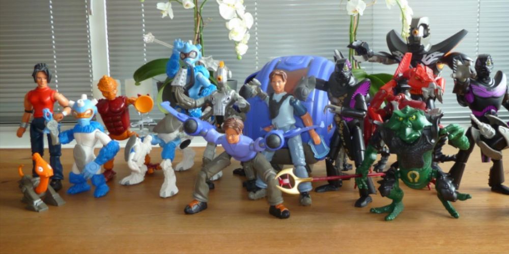 A collection of human and alien figures from Galidor. Image source: rayque.blogspot.com