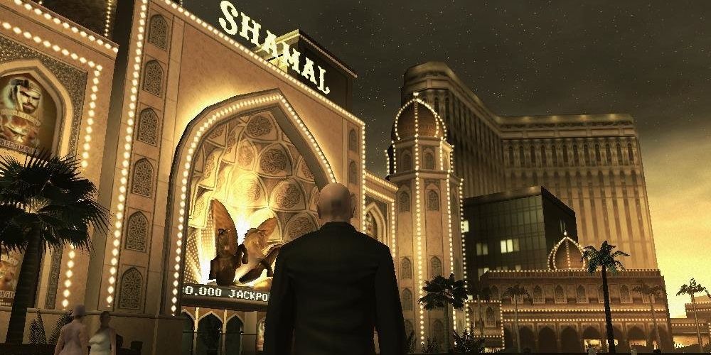 Agent 47 entering the Shamal Casino 