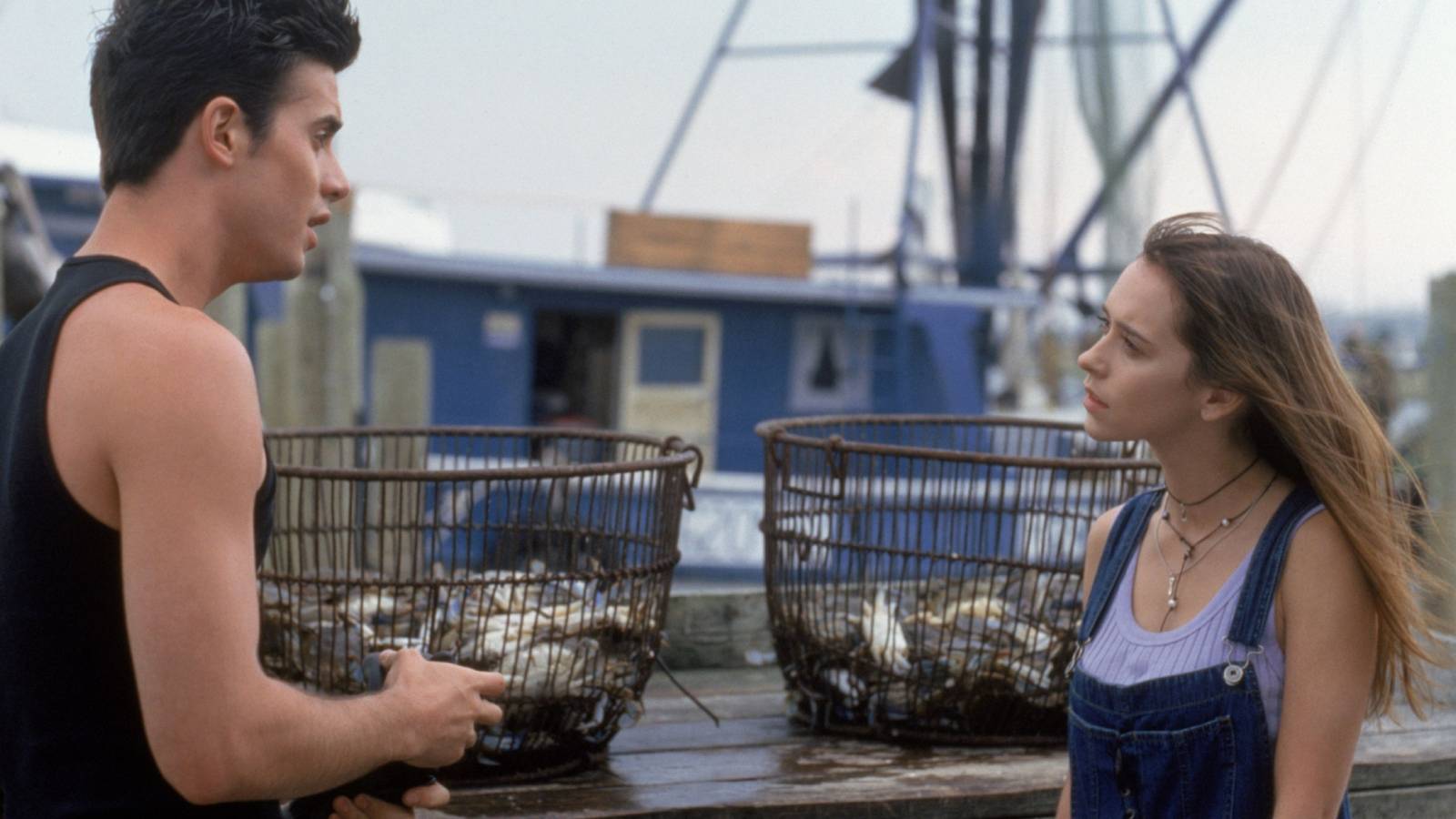 Ray and Julie talking outside by the water in I Know What You Did Last Summer