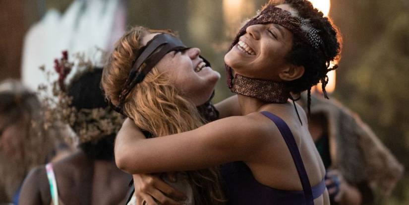 jasmin-savoy-brown-liv-hewson-van-taissa-yellowjackets-season-1