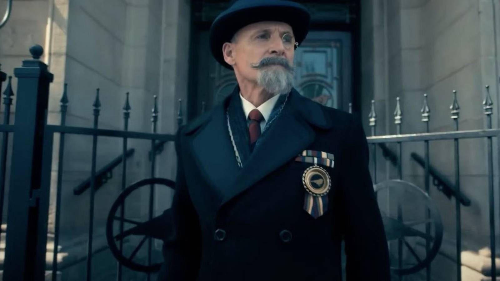 reginald-hargreeves-umbrella-academy Cropped