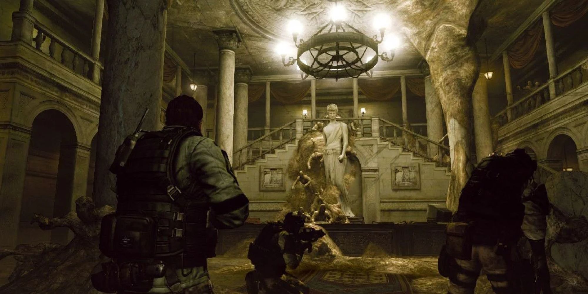 A screenshot of Chris and Pierce's mission from Resident Wvil 6 thats takes into a tastefully decorated mansion complete with a chandelier and large statue.