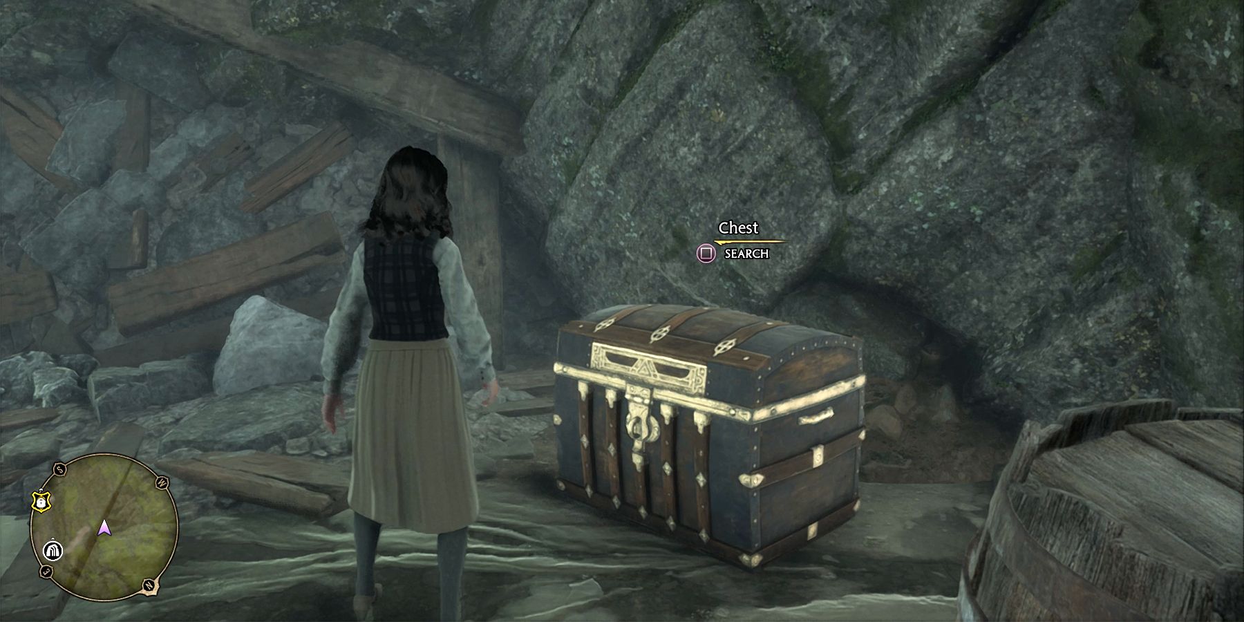 searching a chest in hogwarts legacy