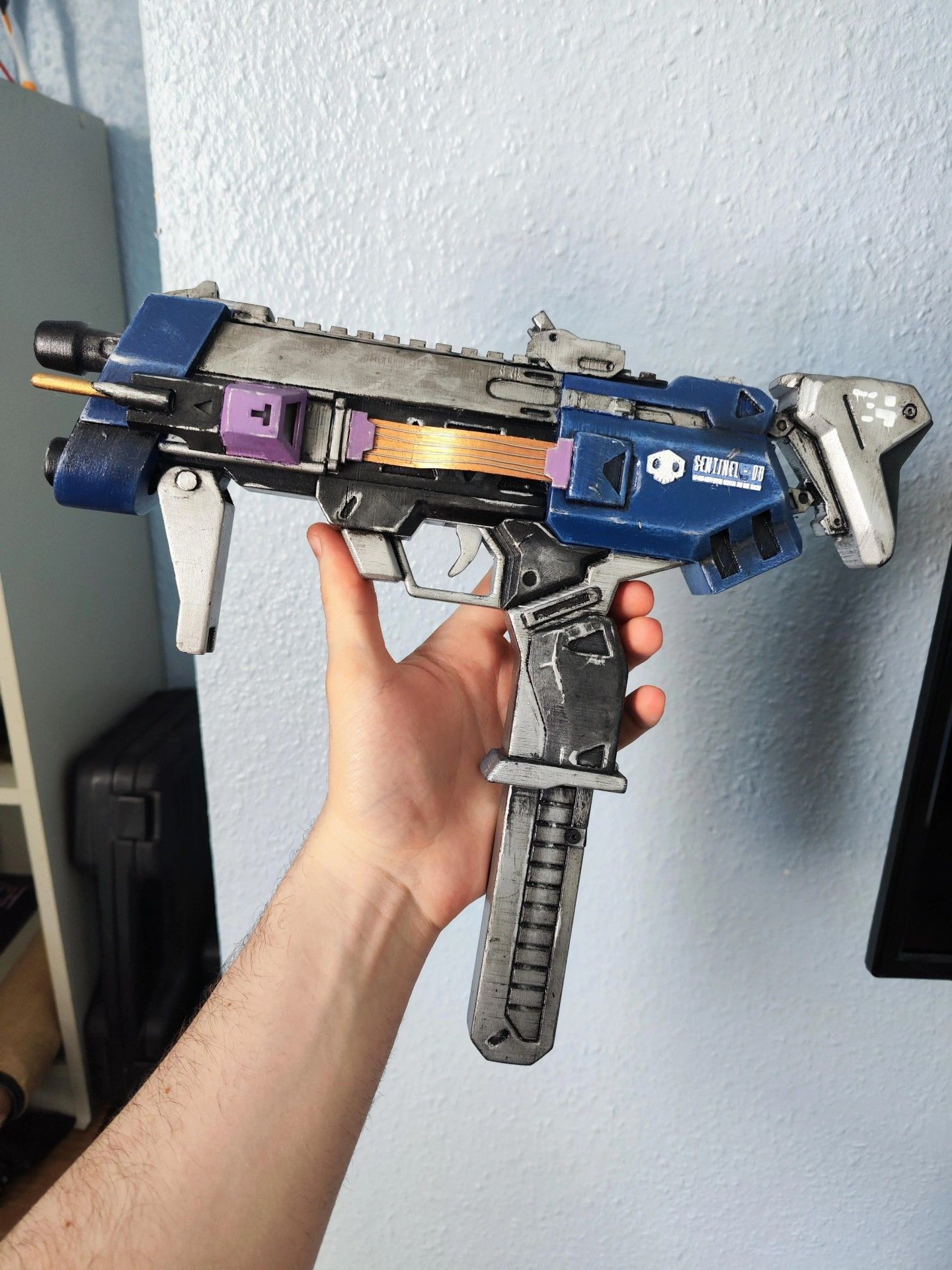 Sombra's gun