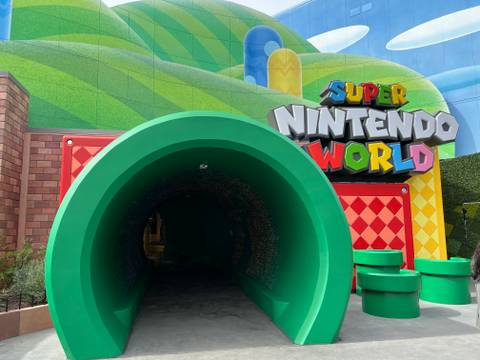 super nintendo world - entrance