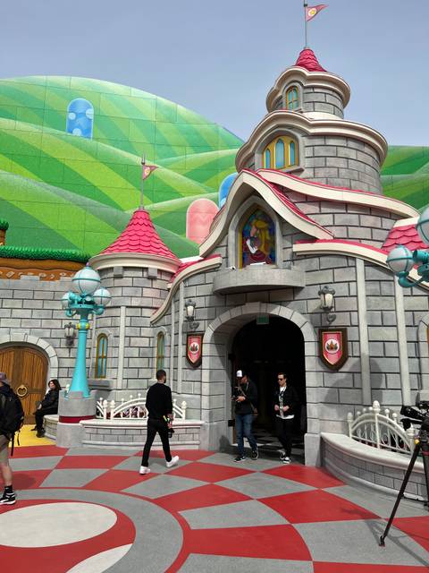 super nintendo world - peach castle