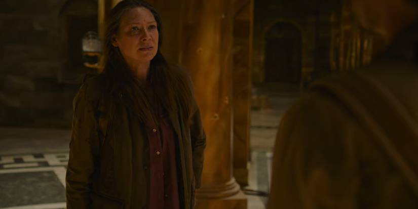 Tess talking to Joel in The Last of Us.