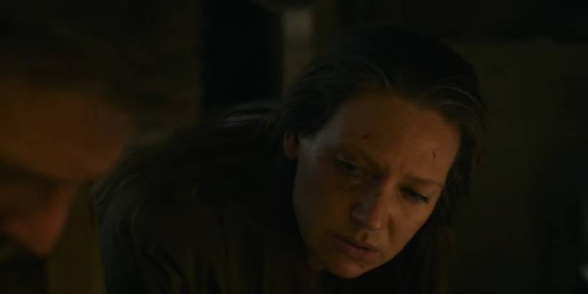 Tess looking at Joel in The Last of Us.