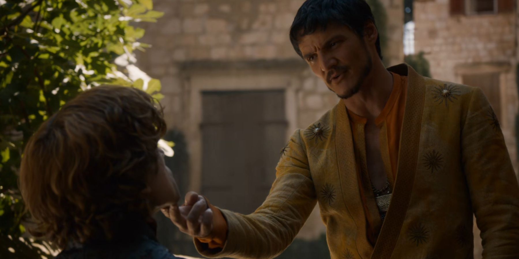 Oberyn Martell talking to Tyrion Lannister in Game of Thrones.
