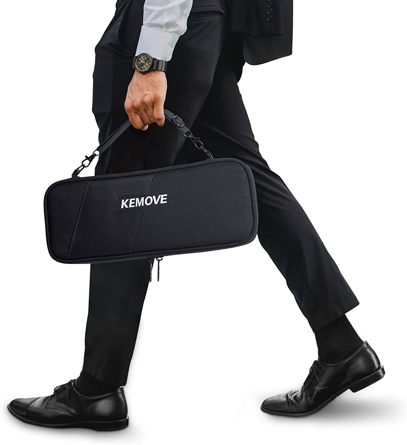 A man in a nice suit walking with the DIERYA KEMOVE X Keyboard Travel Case.