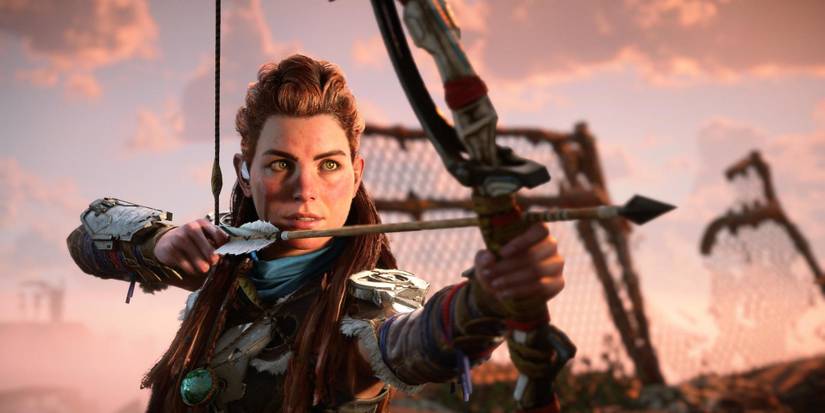 Aloy yielding a bow and arrow in Horizon: Forbidden Forest