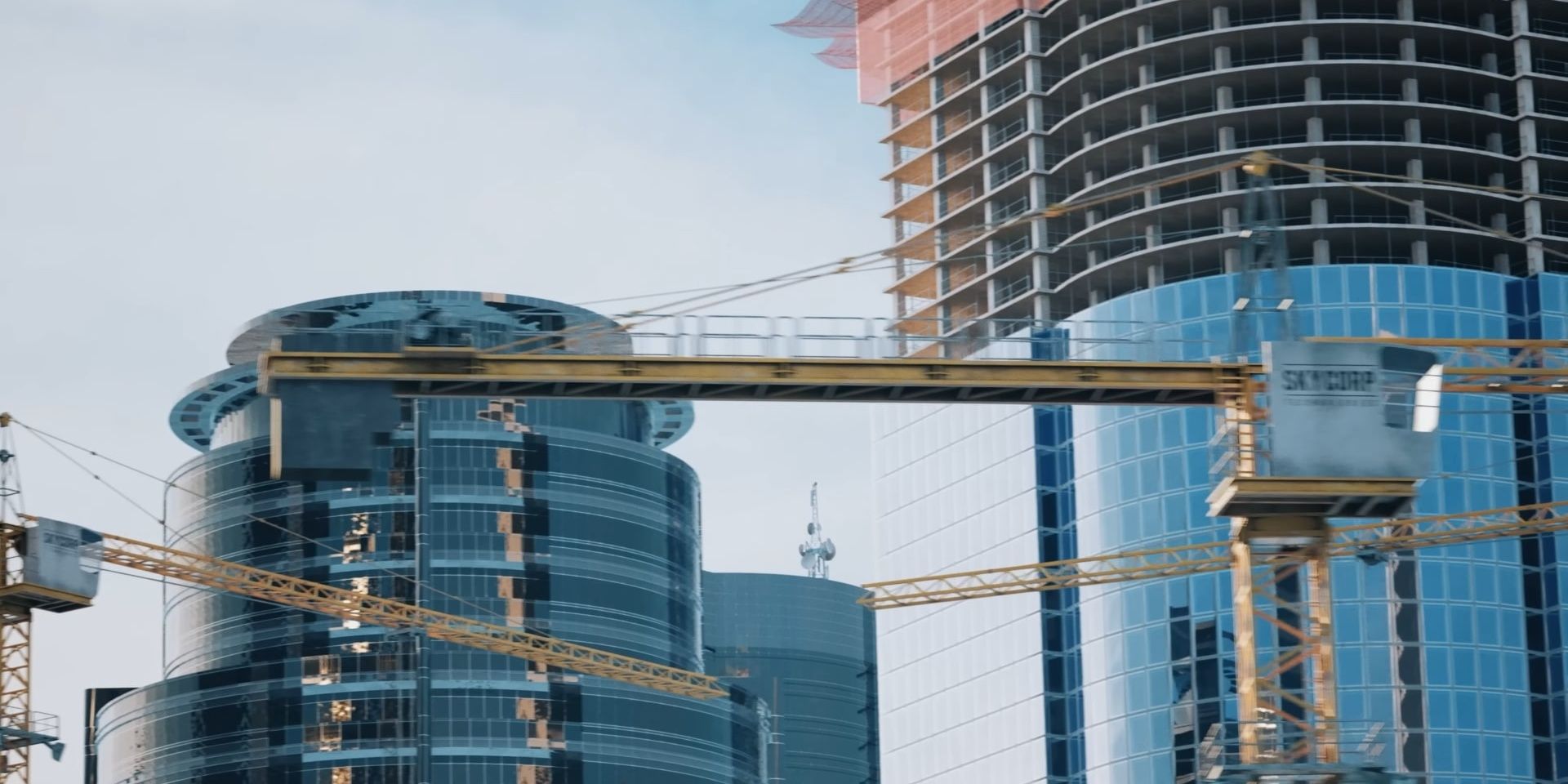Cities: Skylines 2 Cranes Atop A Building