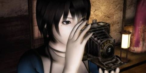 Rei Kurosawa from Fatal Frame 3 holding the Camera Obscura to her eye and taking a picture.