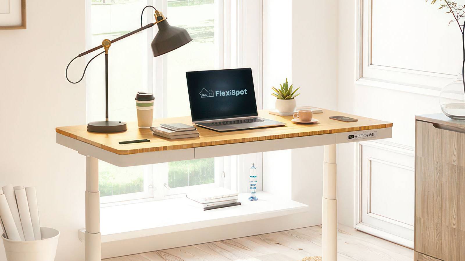 flexispot-comhar-pro-standing-desk-q8-review-gamerant-3