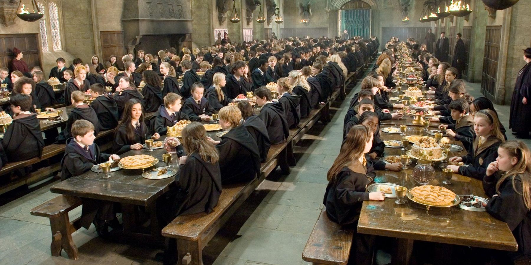 Students in the Great Hall in Hogwarts in Harry Potter
