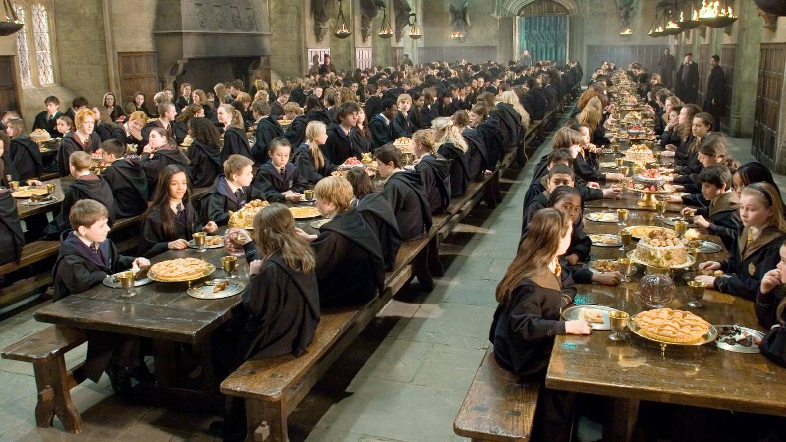 Students in the Great Hall in Hogwarts in Harry Potter