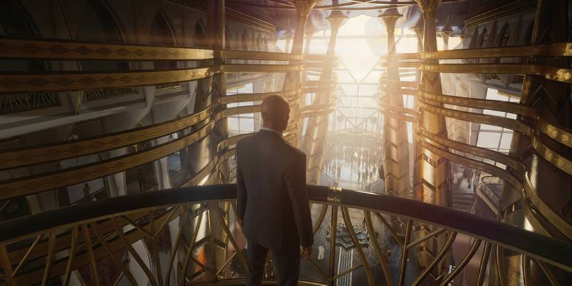 Agent 47 standing on a balcony looking out in the Dubai level in Hitman: World of Assassination