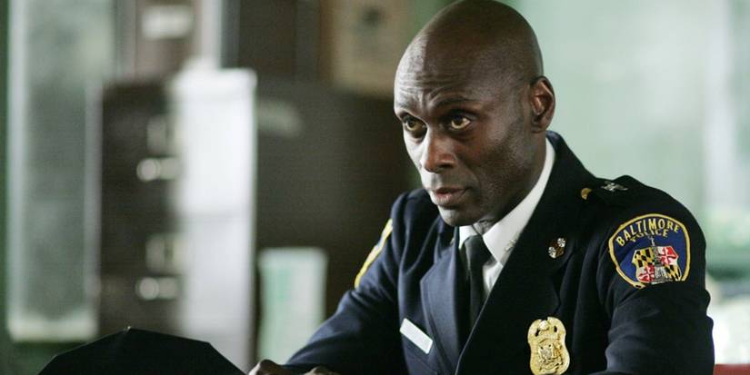 Lance_Reddick_in_a_police_uniform_in_The_Wire