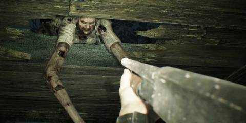 Margeurite Baker reaching through gaps in the wood with her overly long arms in Resident Evil 7