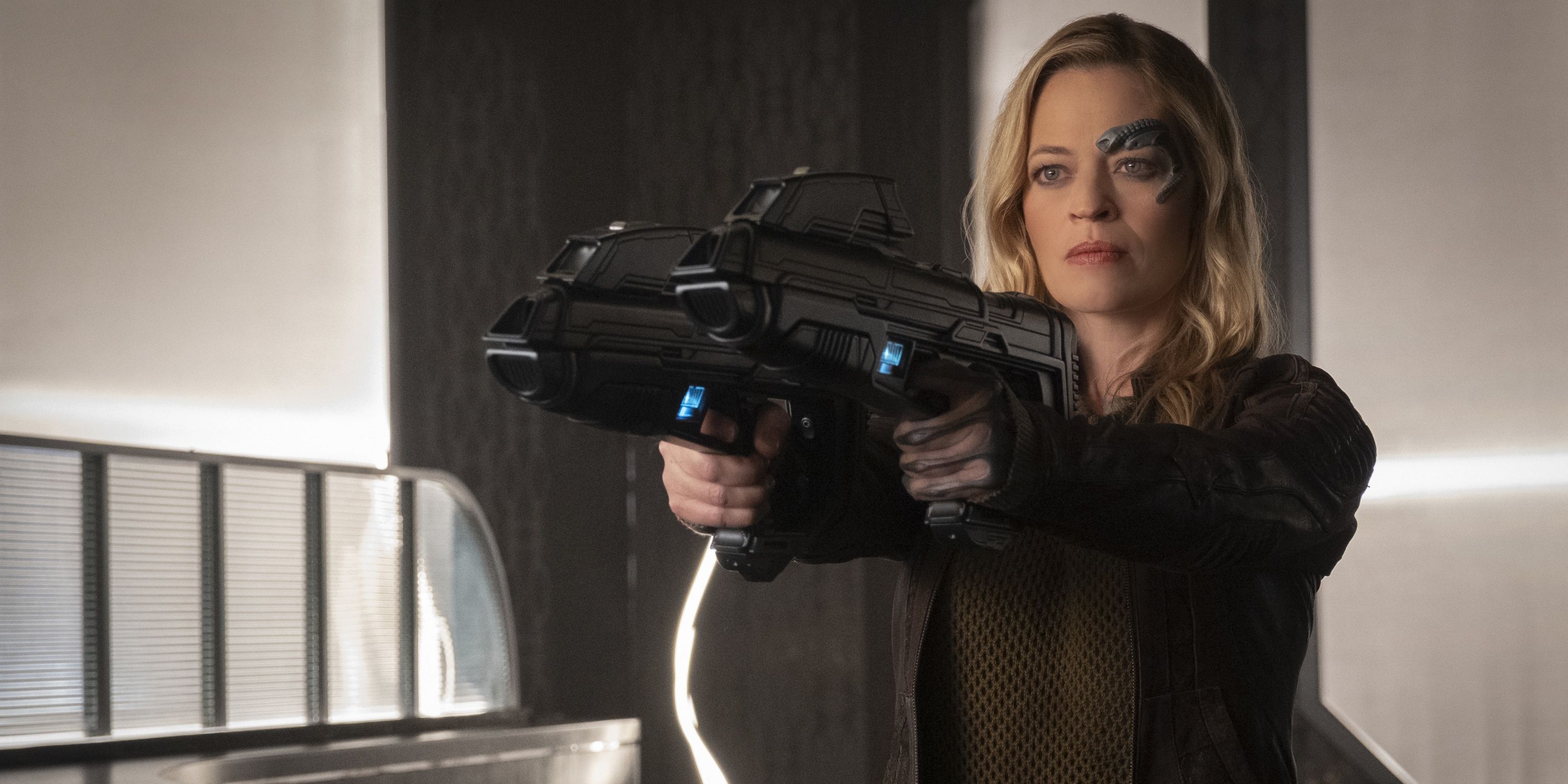 Seven of Nine with Dual Phaser Rifles