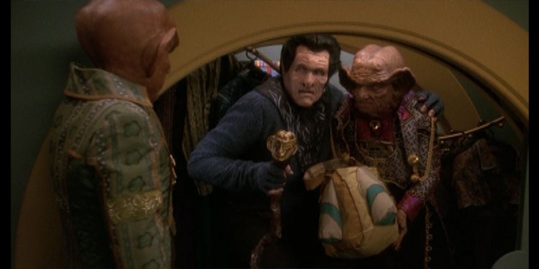 Star Trek: How Ferengi Doors Perfectly Sum Up Their Culture