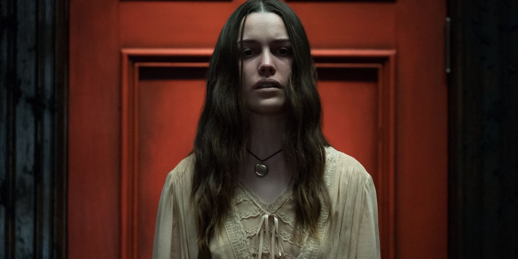 Victoria Pedretti as Nell Crain in The Haunting Of Hill House