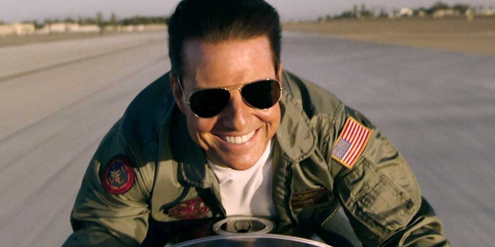 Tom_Cruise_riding_a_motorcycle_in_Top_Gun_Maverick